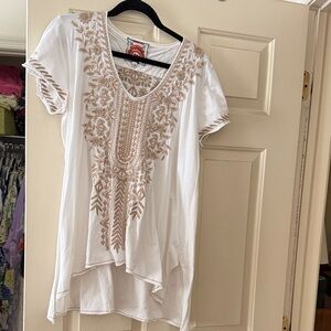 Johnny Was size M white cotton embroidered top, new